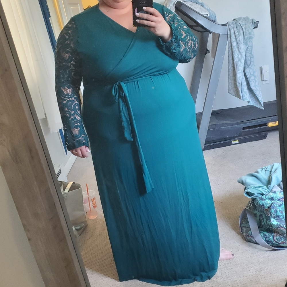 Lace sleeve dress